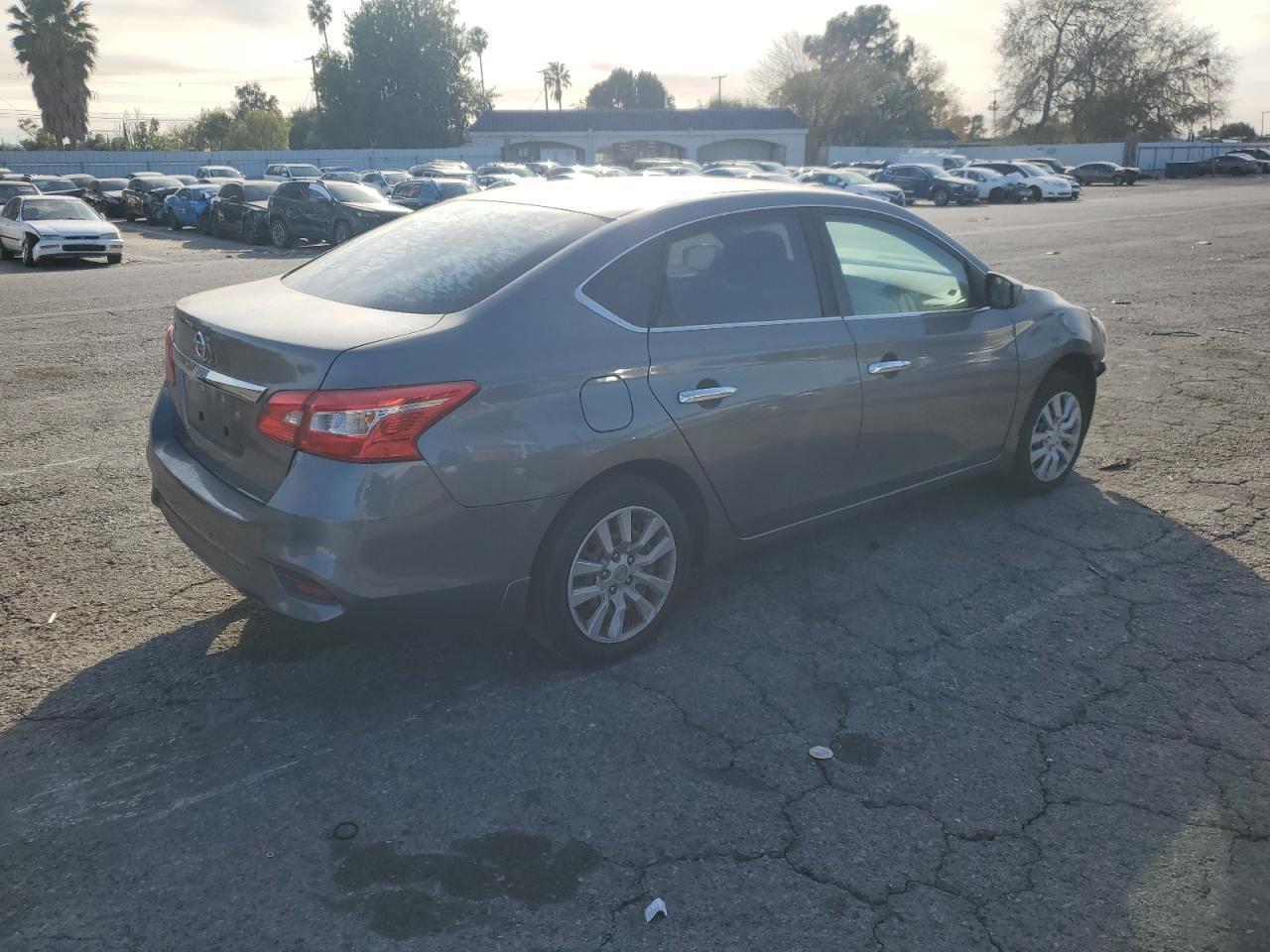 2019 Nissan Sentra S - Фото 3