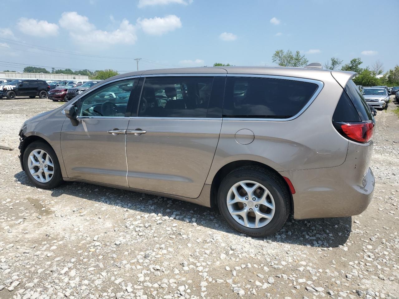 2017 Chrysler Pacifica Touring L - Фото 2