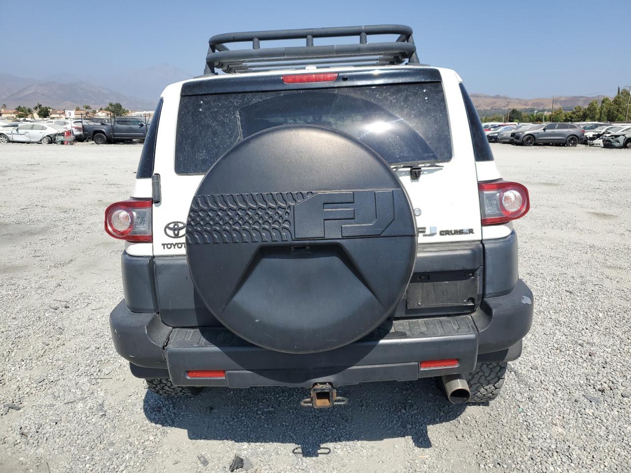 2013 Toyota Fj Cruiser - Image 6