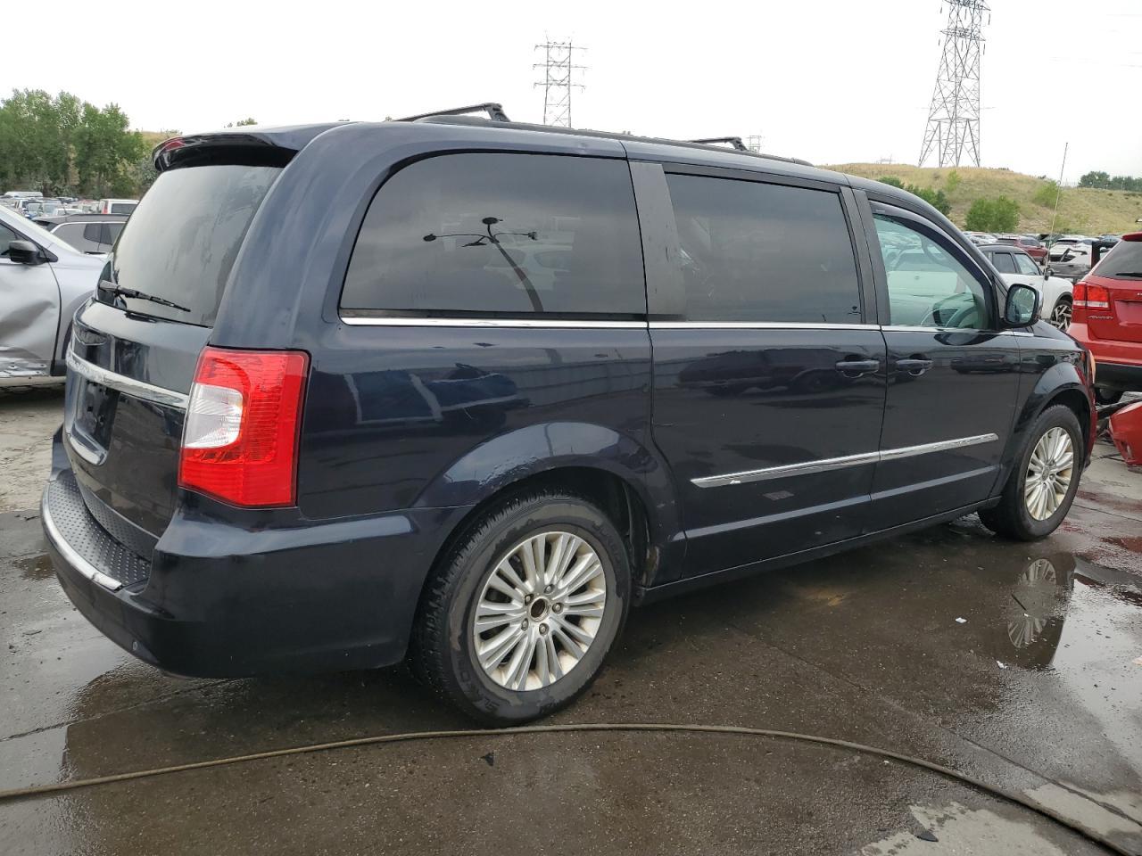 2011 Chrysler Town & Country Touring L - Фото 3