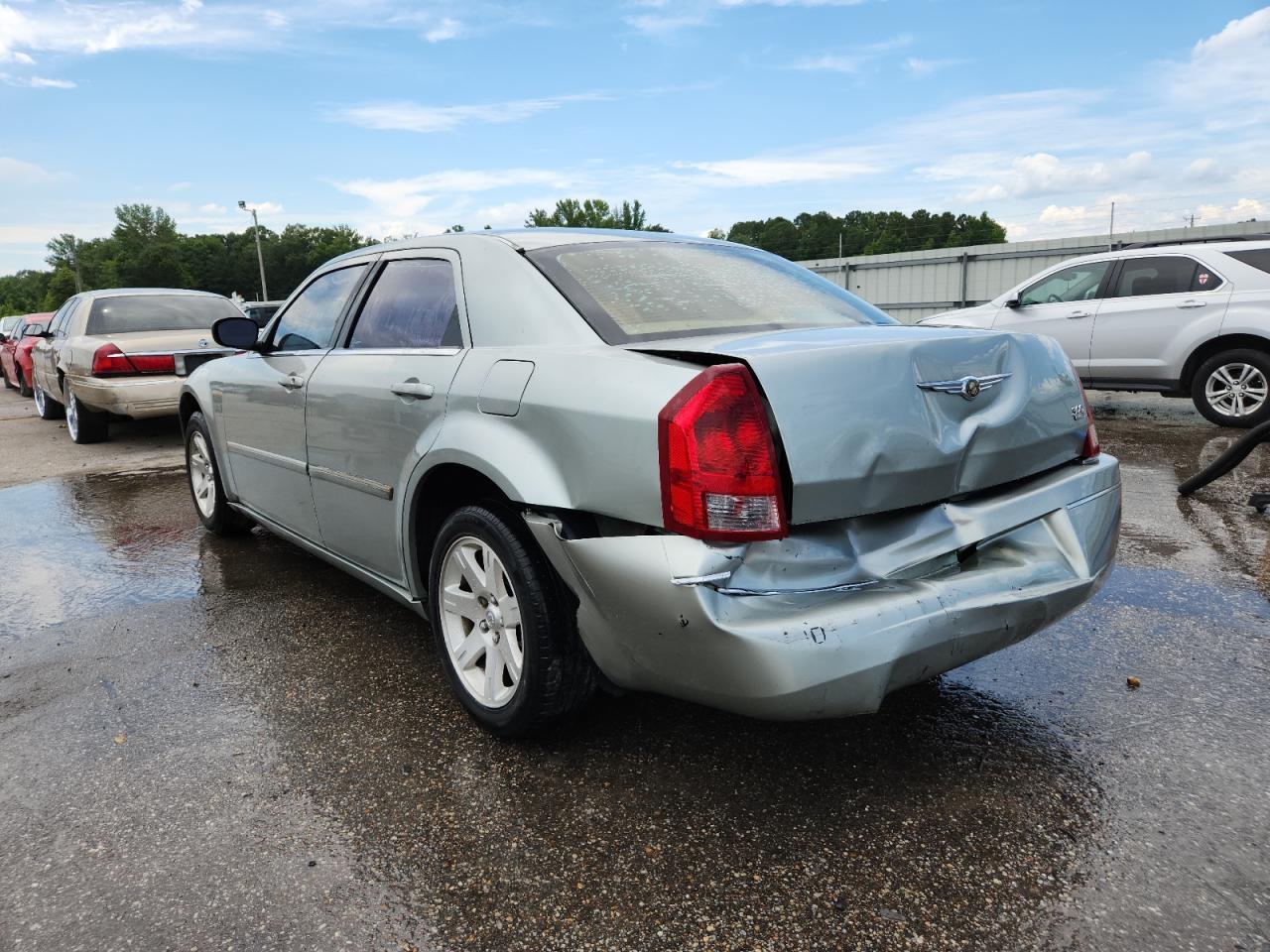 2006 Chrysler 300 Touring - Image 2