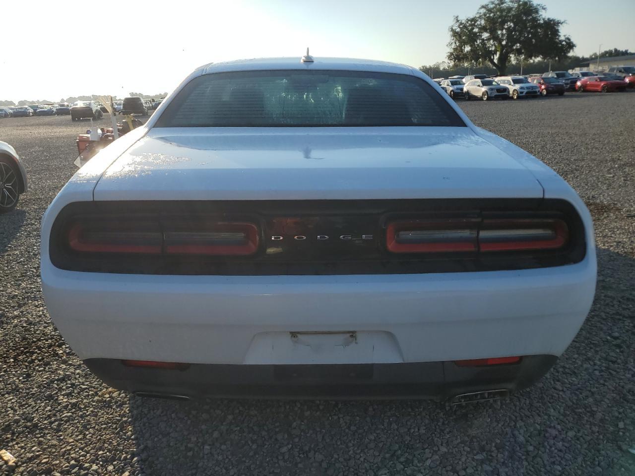 2015 Dodge Challenger Sxt - Image 6