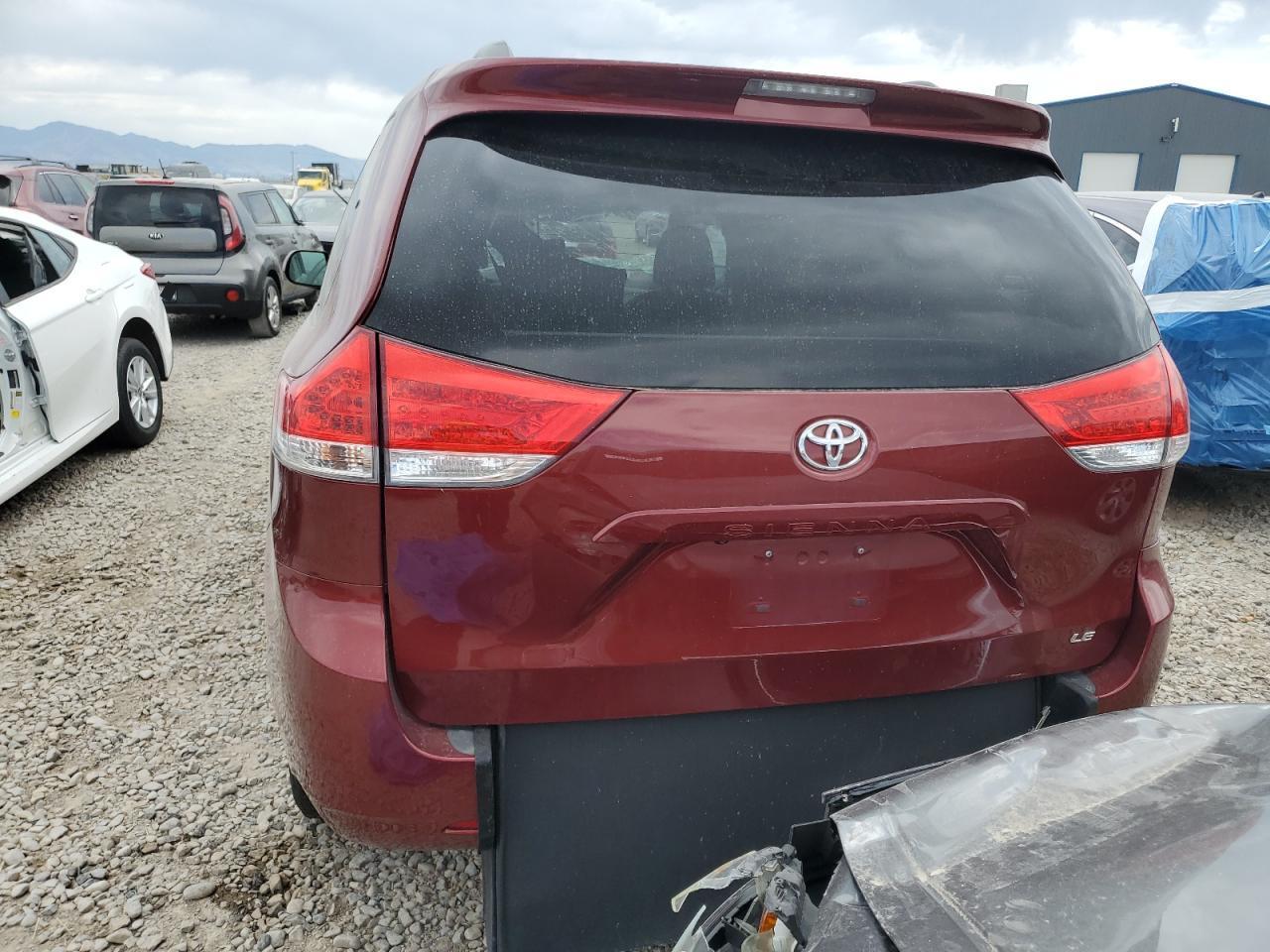 2013 Toyota Sienna Le - Image 6
