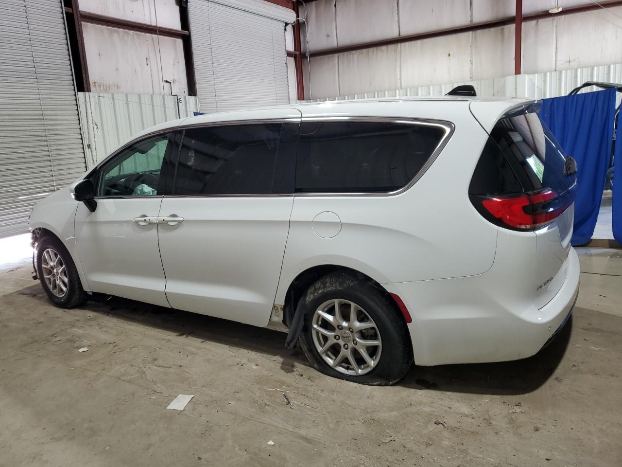 2023 Chrysler Pacifica Touring L - Фото 2