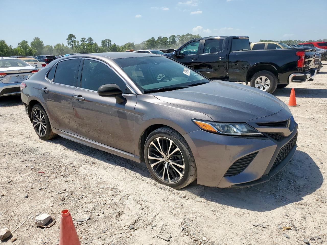 2020 Toyota Camry Se - Image 4