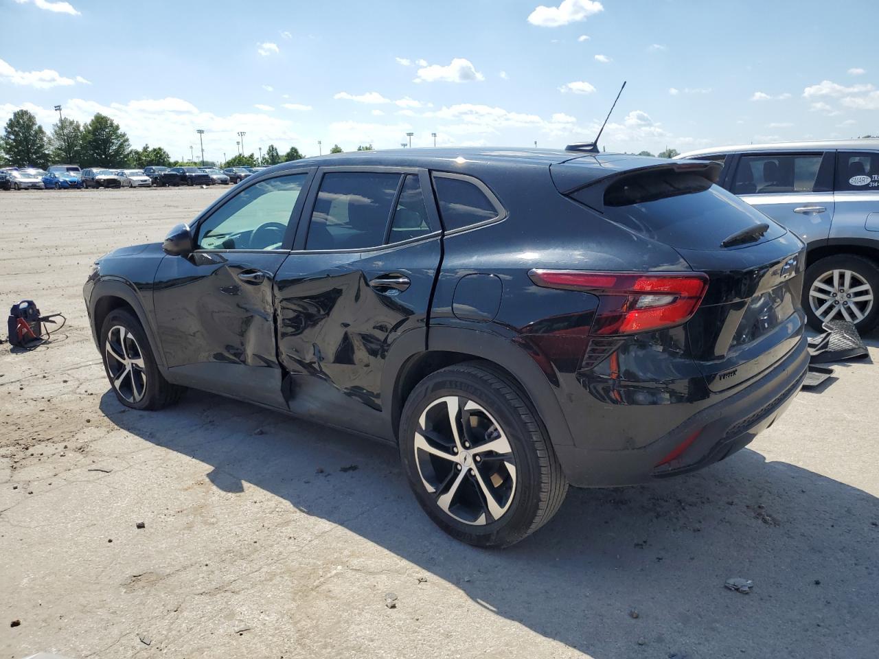 2025 Chevrolet Trax 1Rs - Фото 2