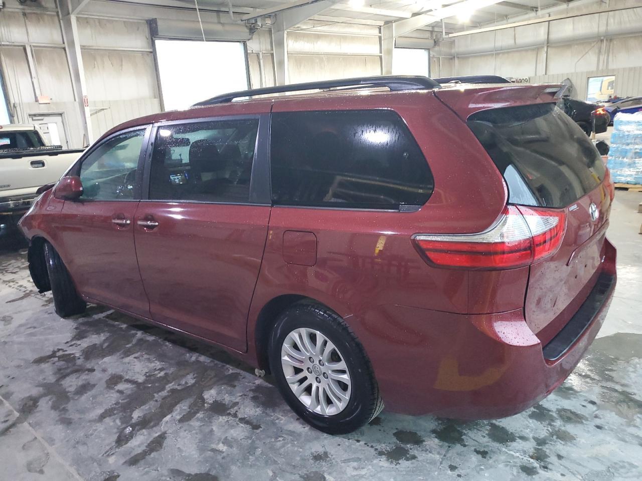 2017 Toyota Sienna Xle - Фото 2