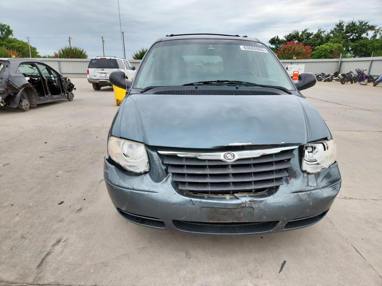 2005 Chrysler Town & Country Touring - Фото 5