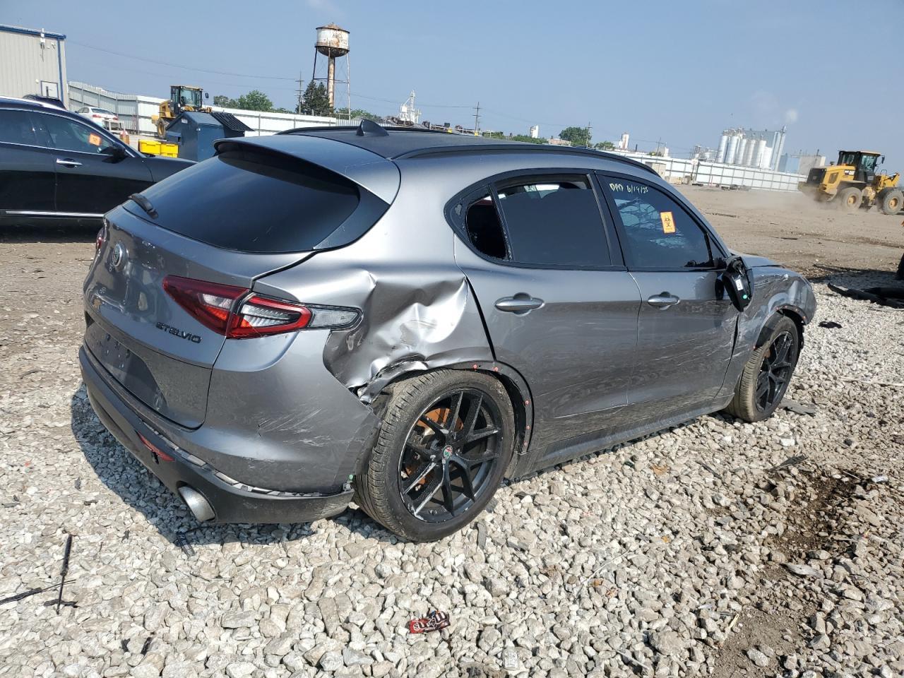 2018 Alfa Romeo Stelvio Ti Sport - Image 3