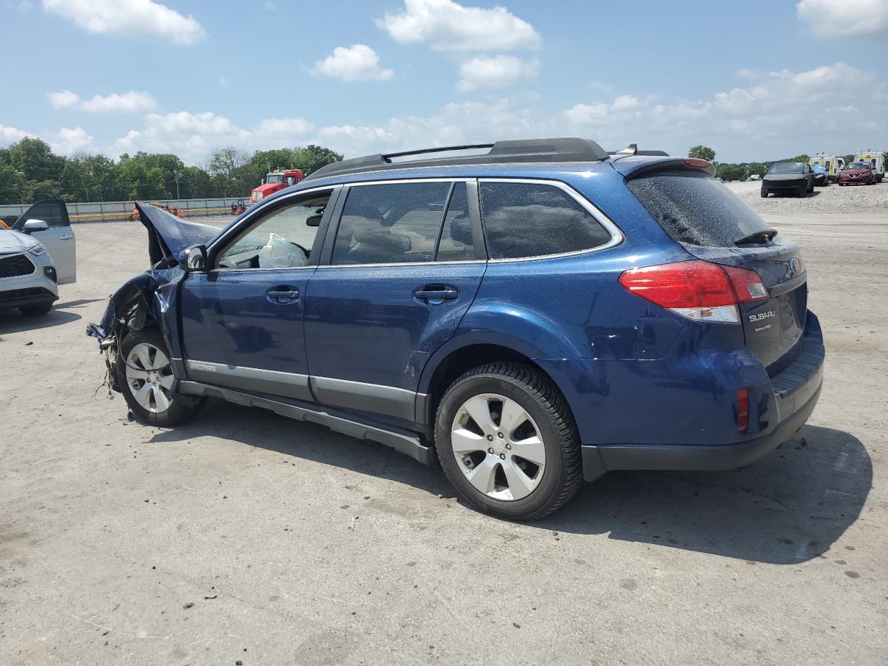 2011 Subaru Outback 2.5I Limited - Фото 2