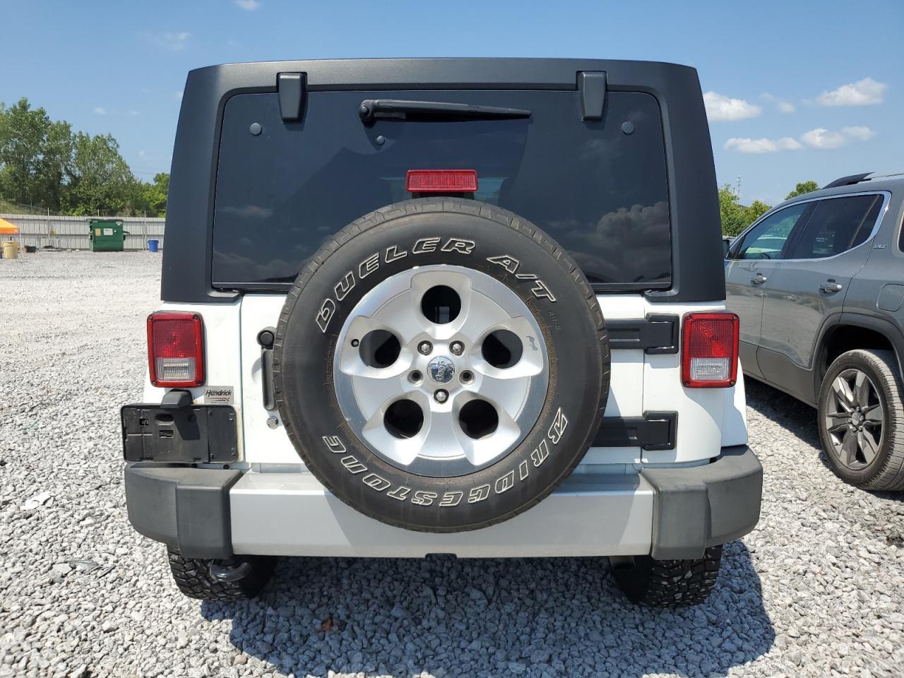 2015 Jeep Wrangler Unlimited Sahara - Image 6
