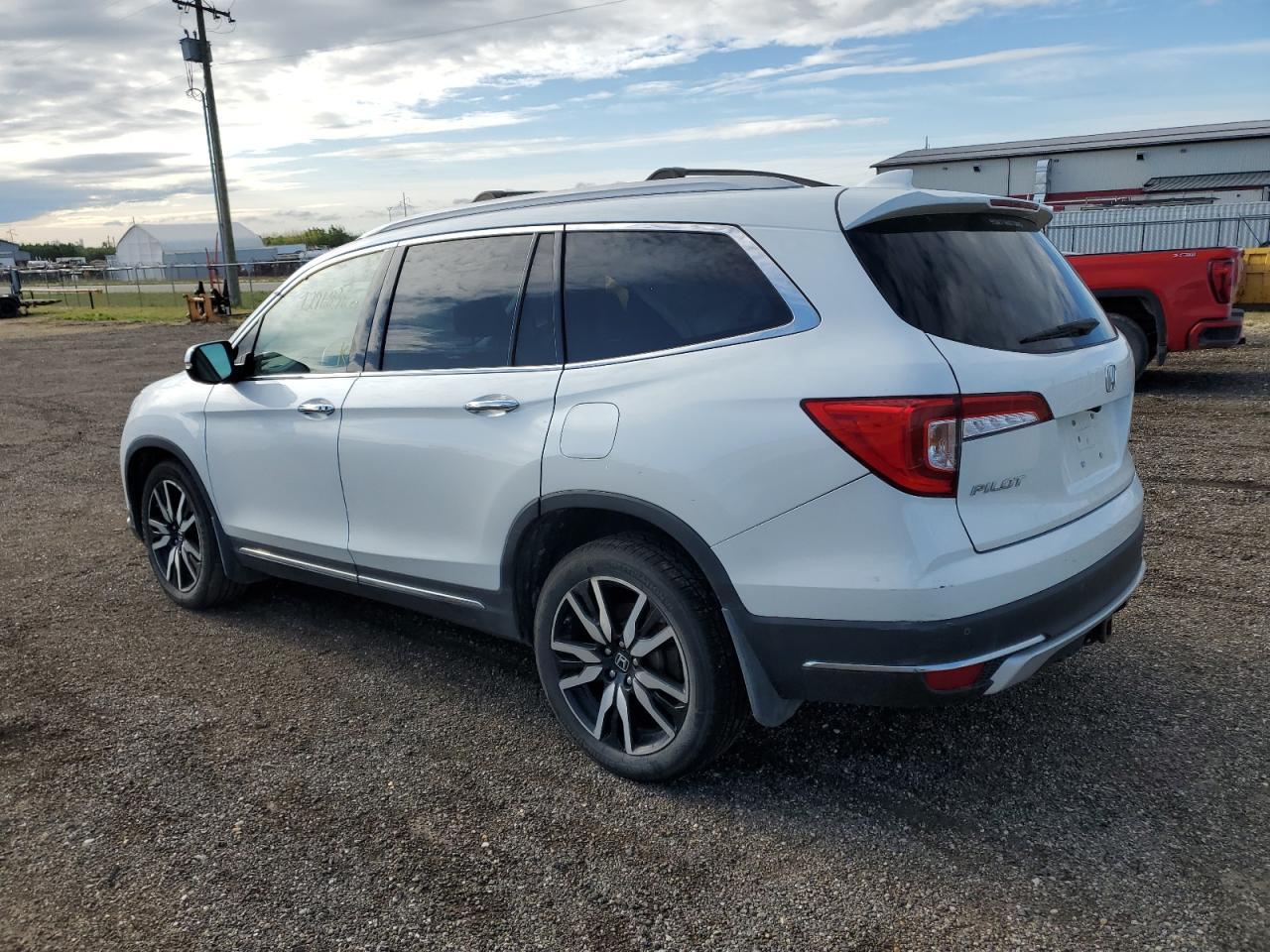 2020 Honda Pilot Touring - Image 2