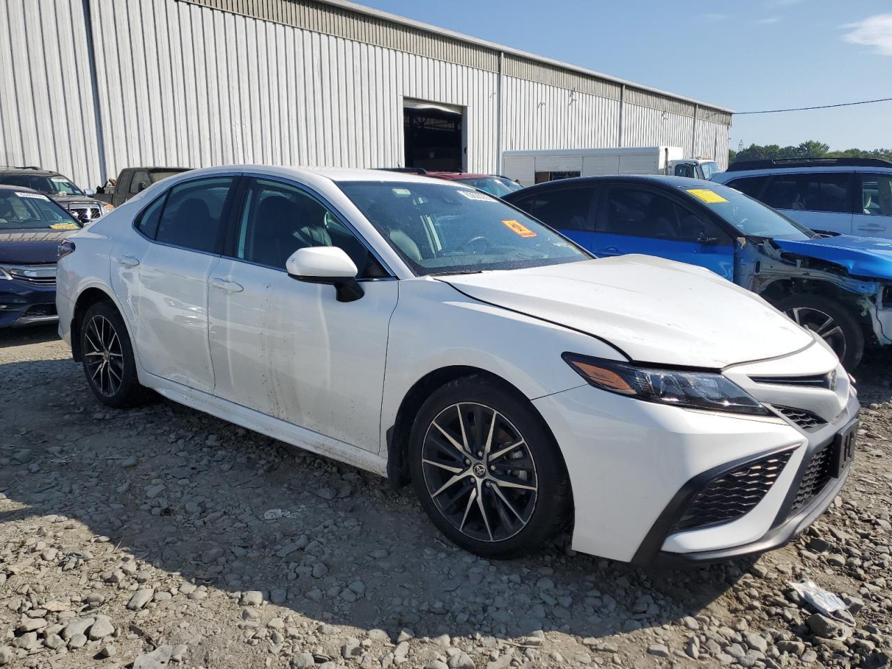 2021 Toyota Camry Se - Фото 4