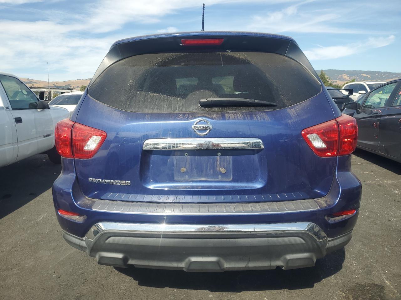 2017 Nissan Pathfinder S - Image 6