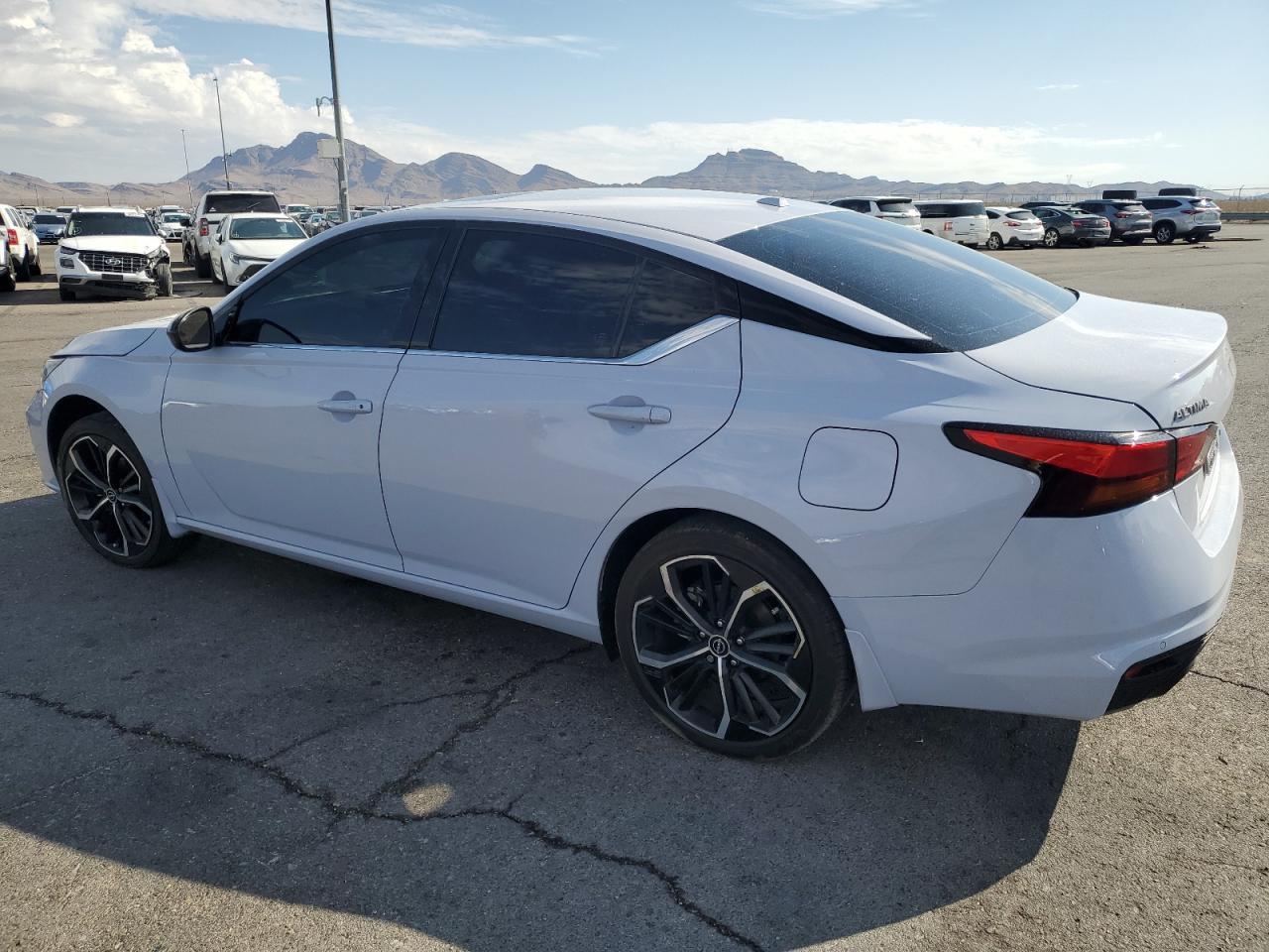 2024 Nissan Altima Sr - Фото 2