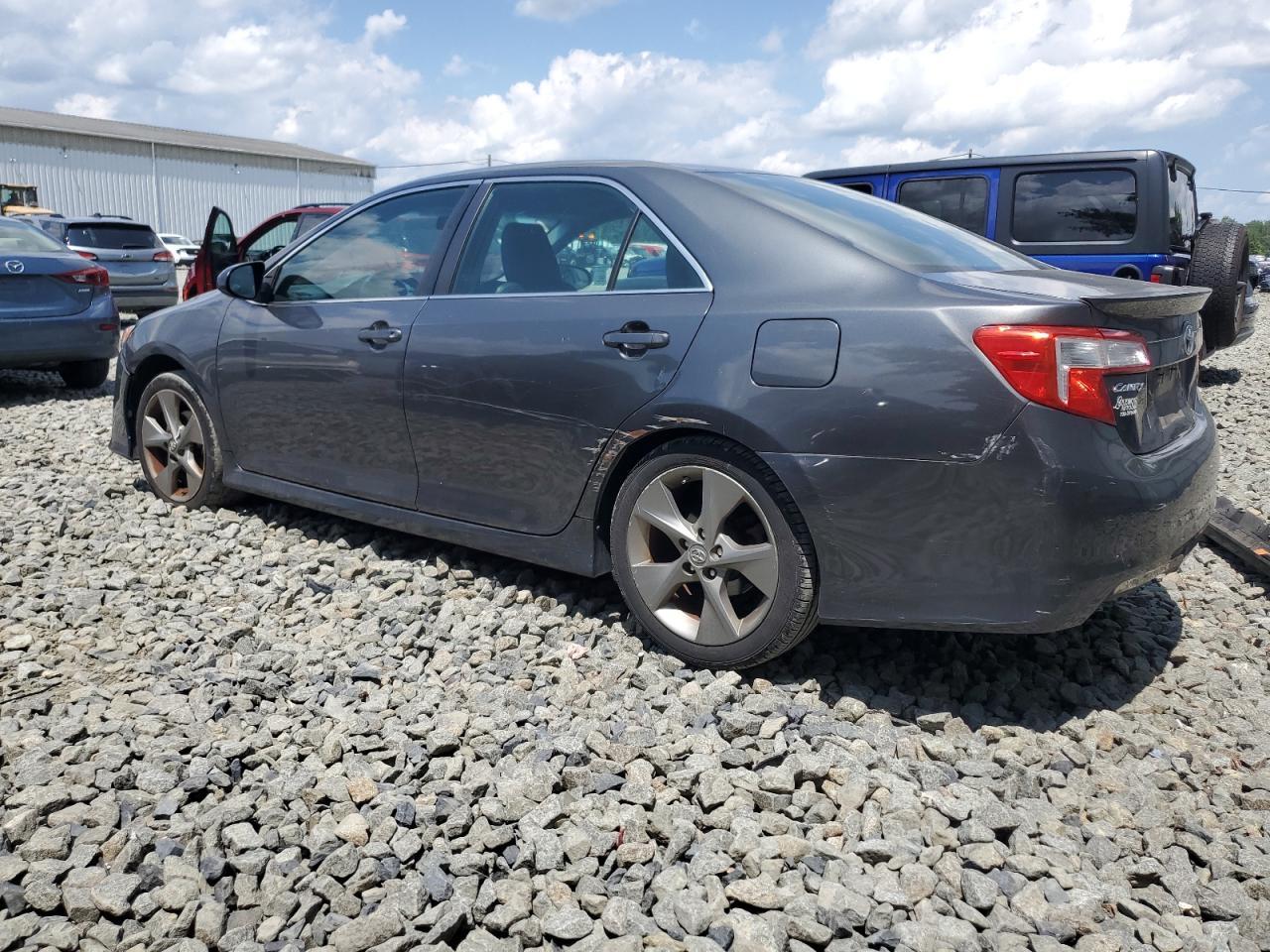 2014 Toyota Camry L - Image 2