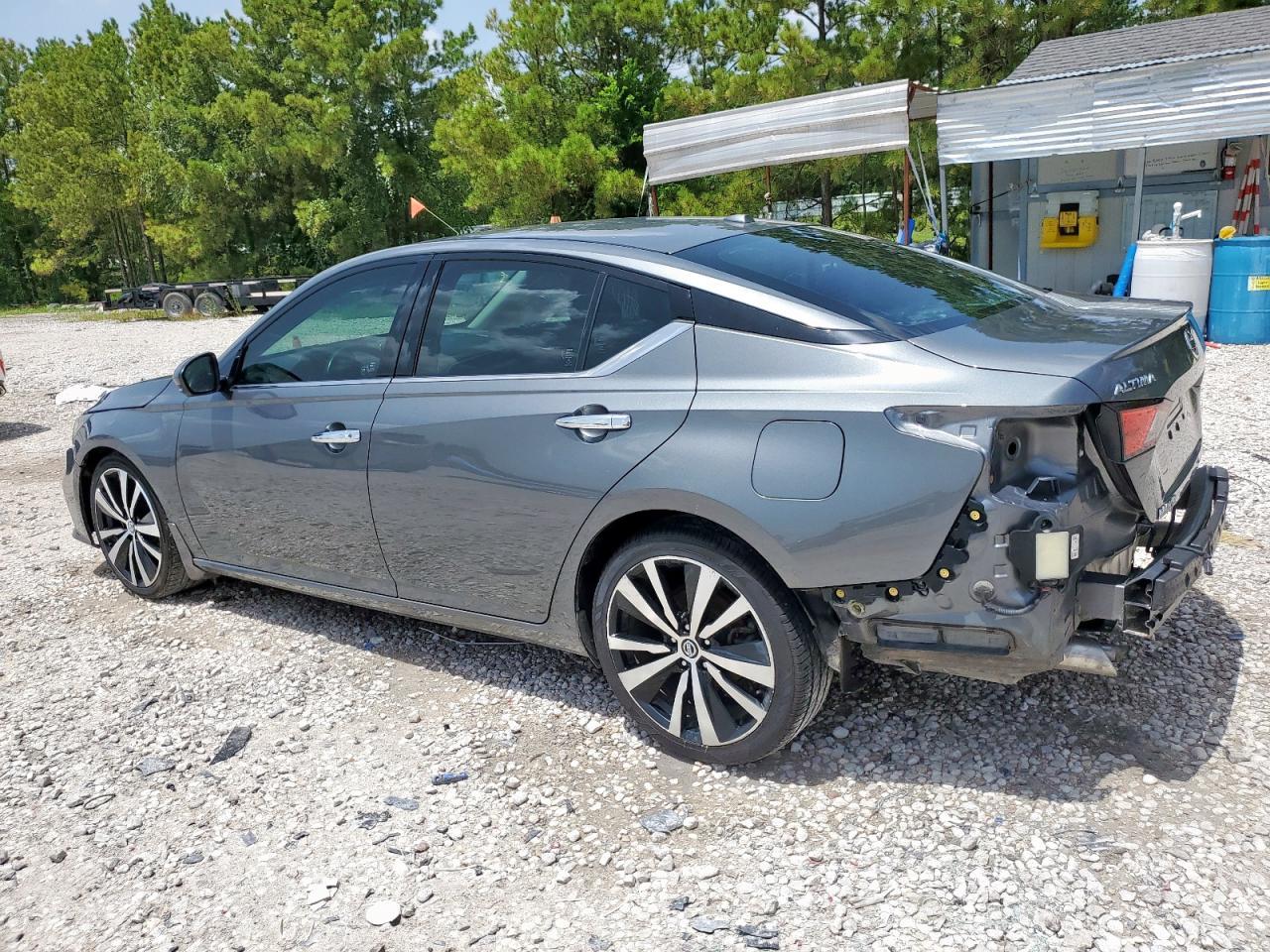 2019 Nissan Altima Platinum - Image 2