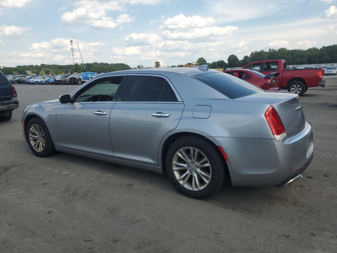 2016 Chrysler 300C - Image 2