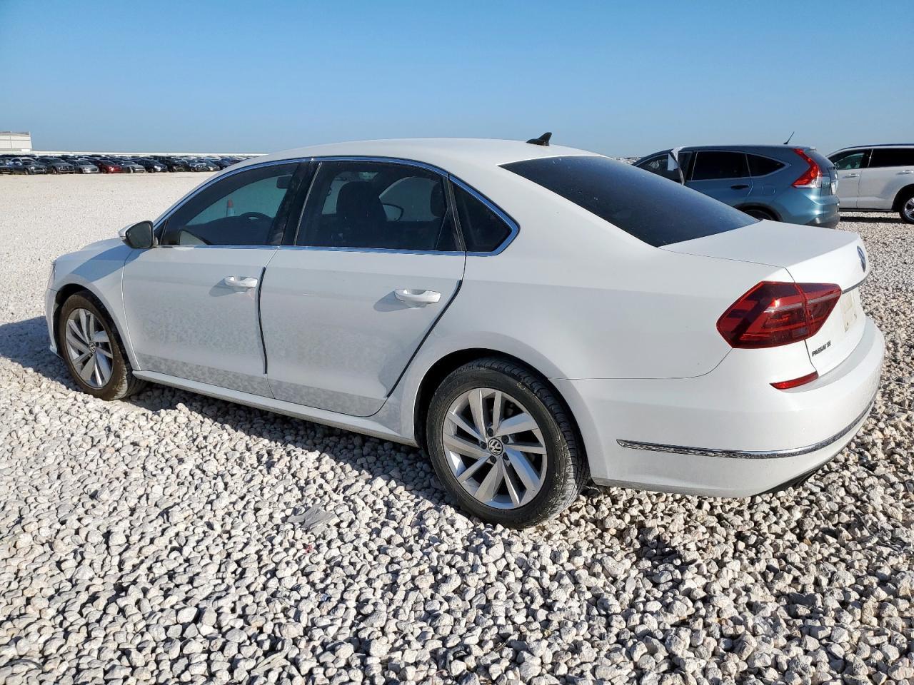 2018 Volkswagen Passat Se - Фото 2