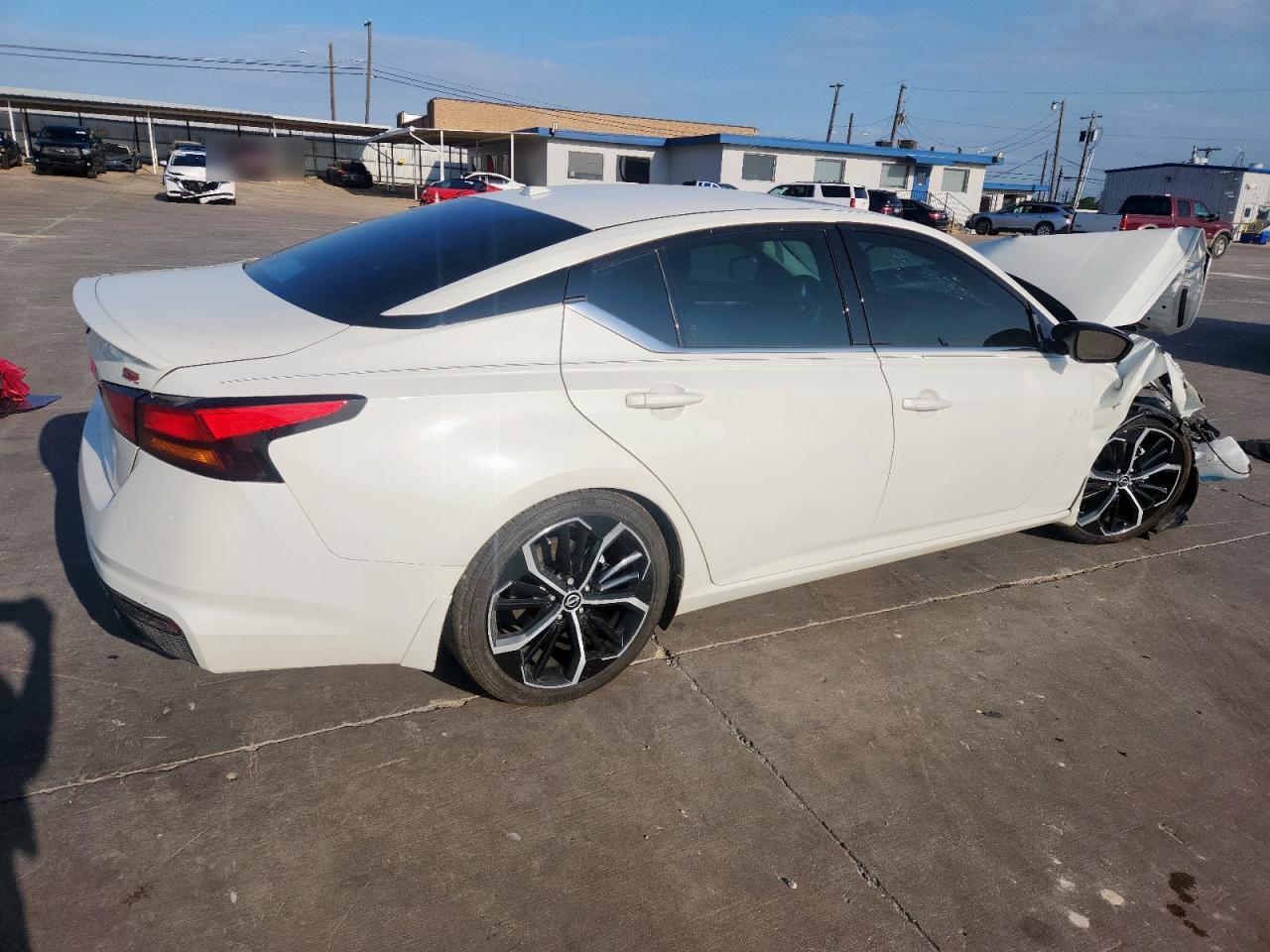 2025 Nissan Altima Sr - Image 3