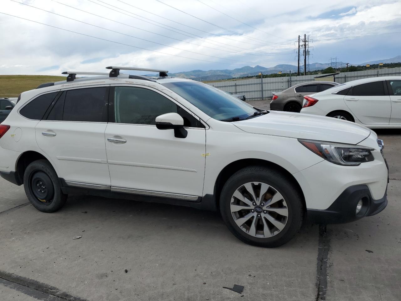 2018 Subaru Outback Touring - Image 4