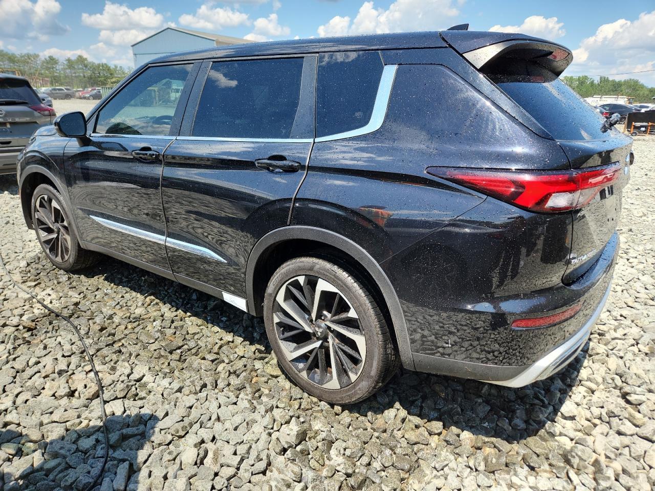 2023 Mitsubishi Outlander Se - Image 2