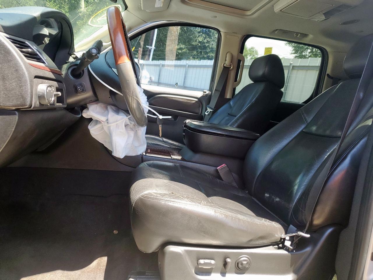 2011 Cadillac Escalade Esv Premium - Image 7