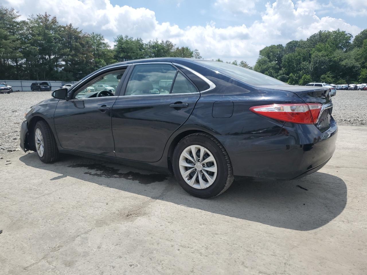 2015 Toyota Camry Le - Фото 2