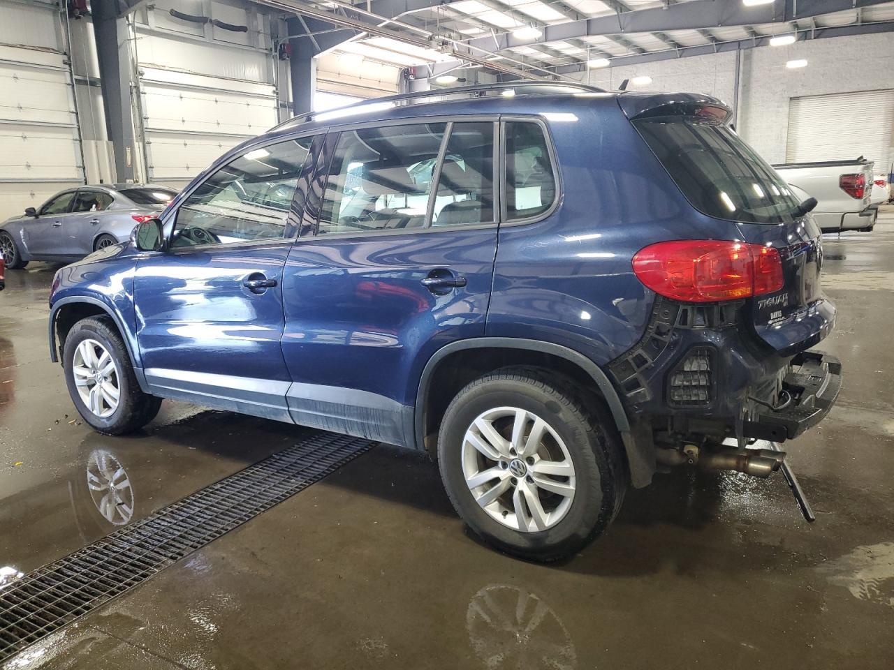 2016 Volkswagen Tiguan S - Фото 2