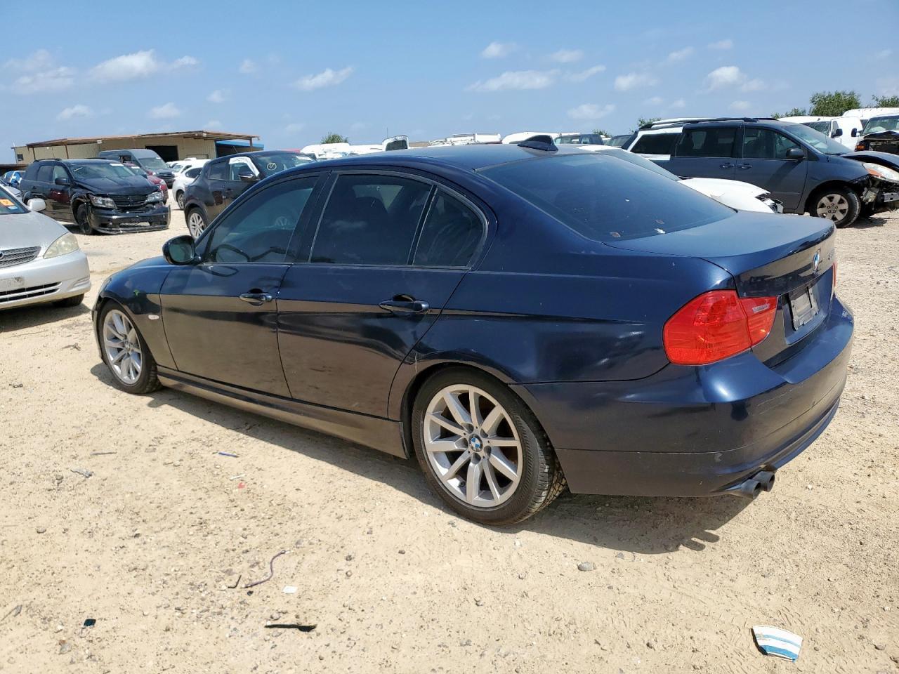 2010 BMW 328 - Фото 2