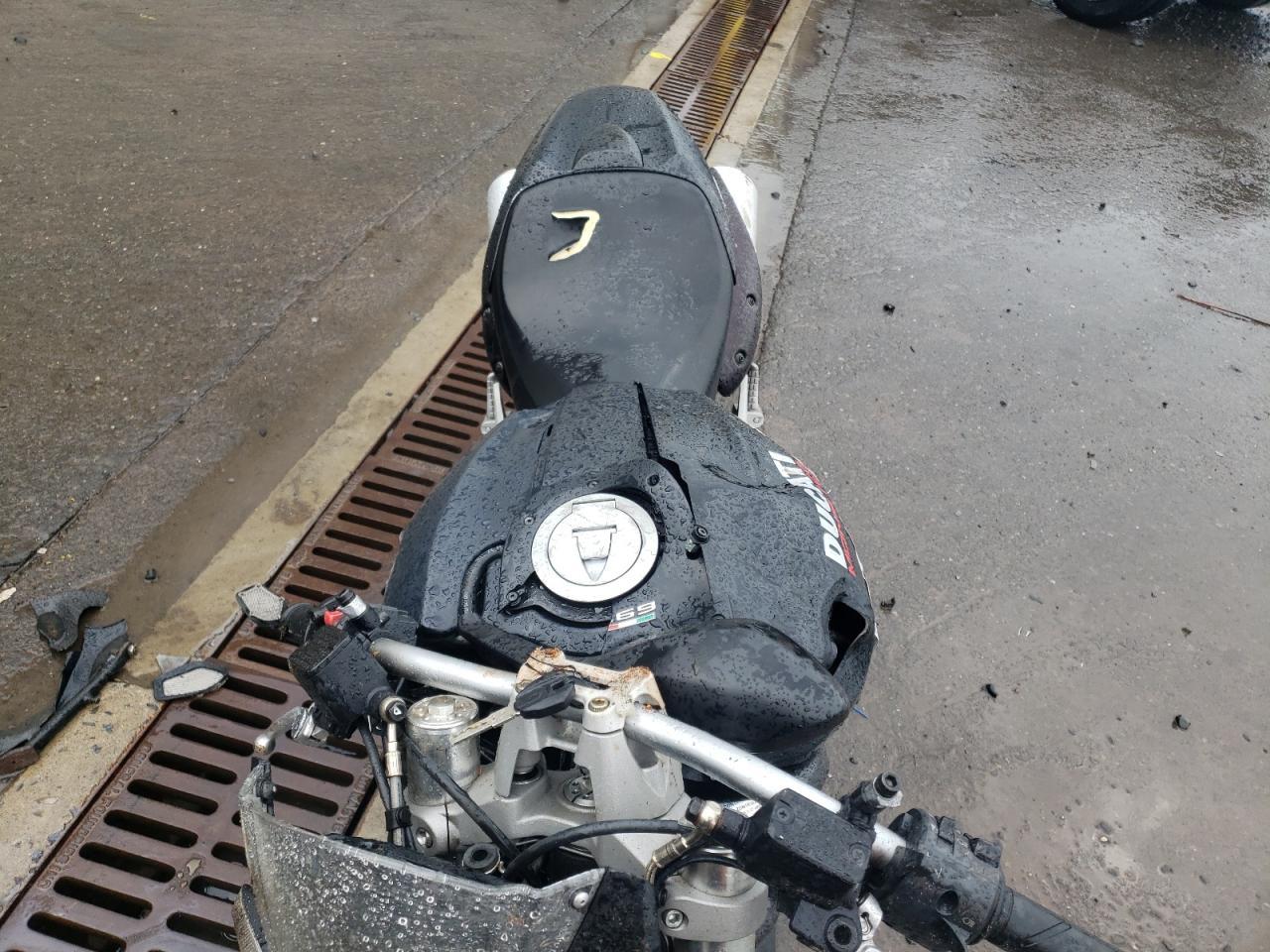 2012 Ducati Monster 696 - Фото 5