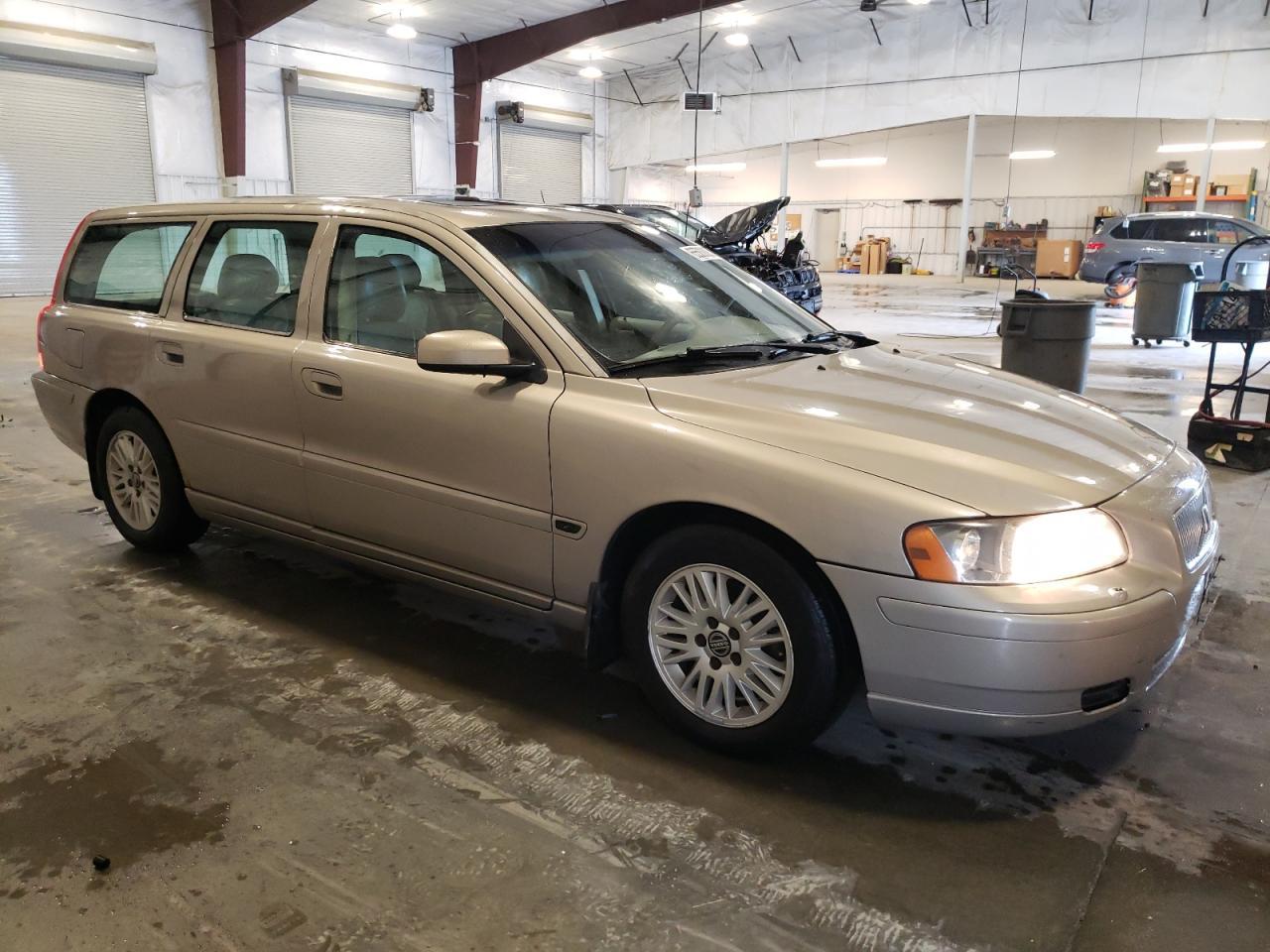 2005 Volvo V70 - Image 4