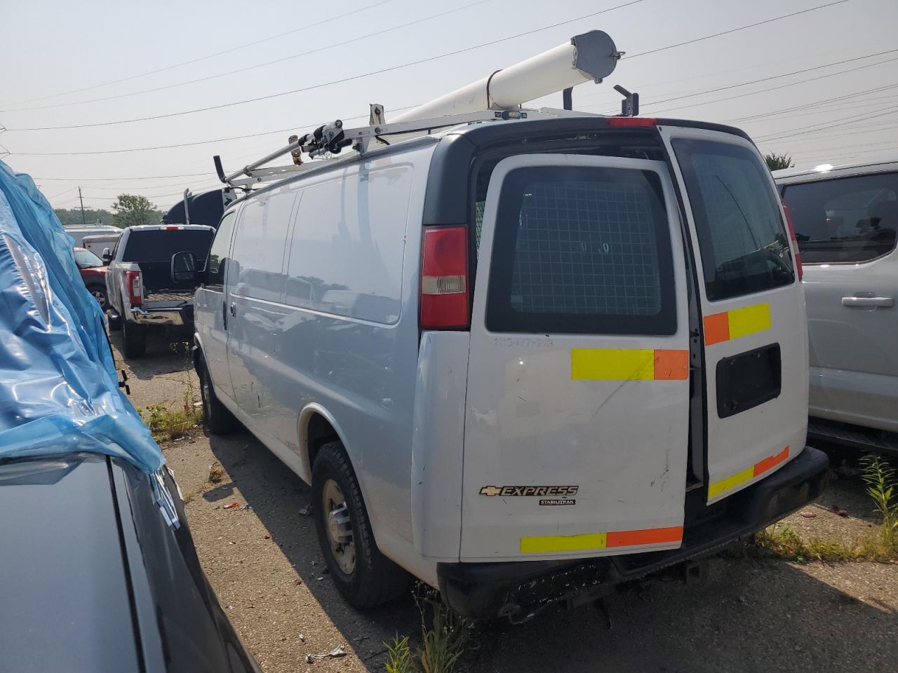 2013 Chevrolet Express G2500 - Фото 2