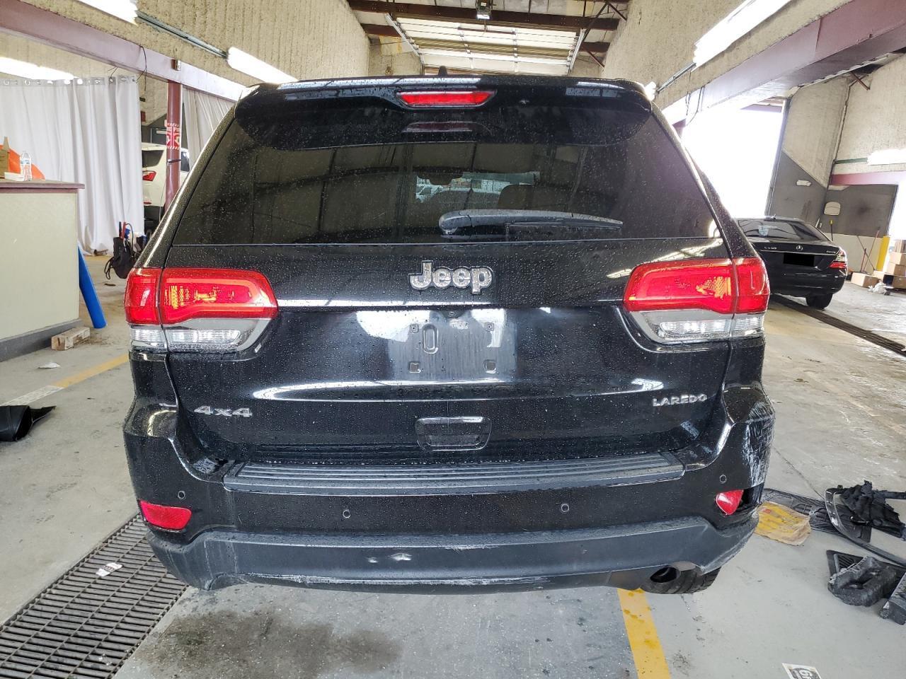 2018 Jeep Grand Cherokee Laredo - Image 6