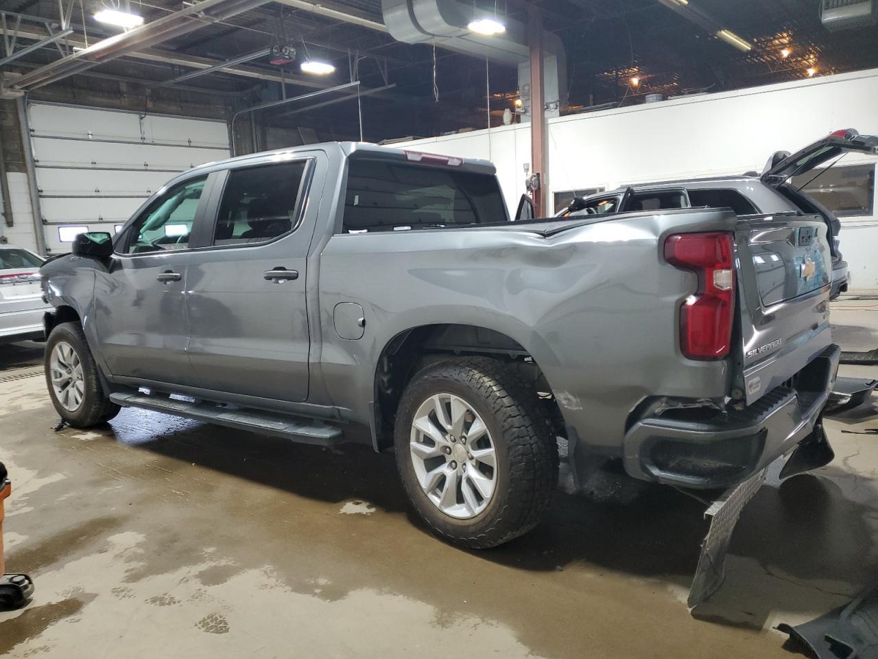 2022 Chevrolet Silverado Ltd C1500 Custom - Фото 2