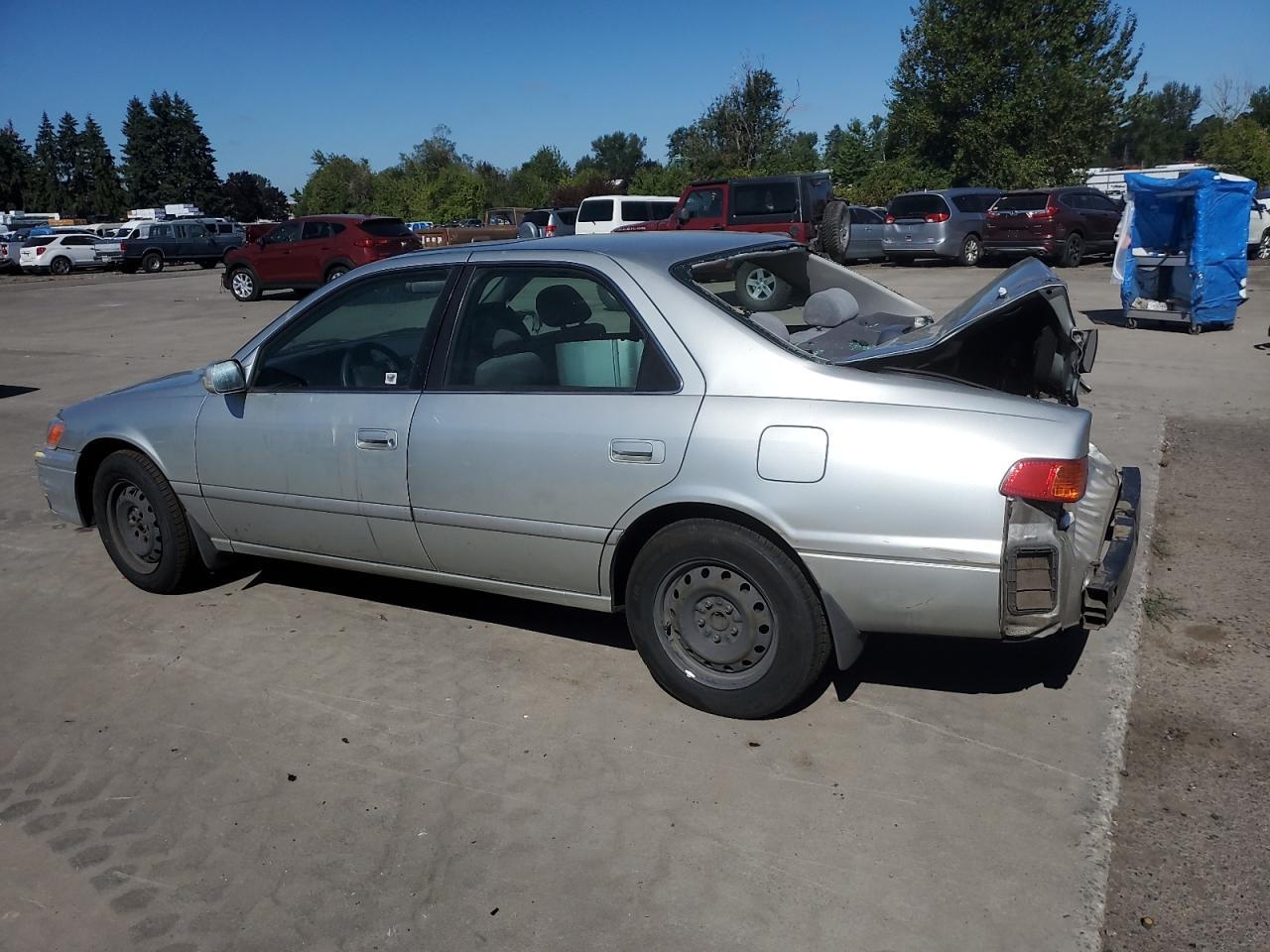 2000 Toyota Camry Ce - Фото 2