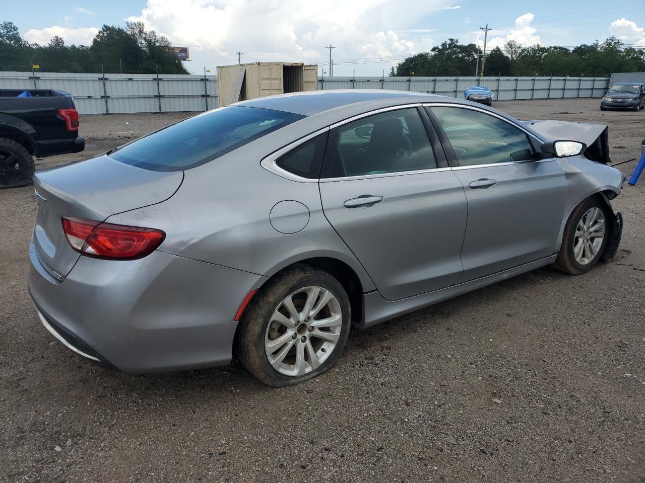 2015 Chrysler 200 Limited - Фото 3