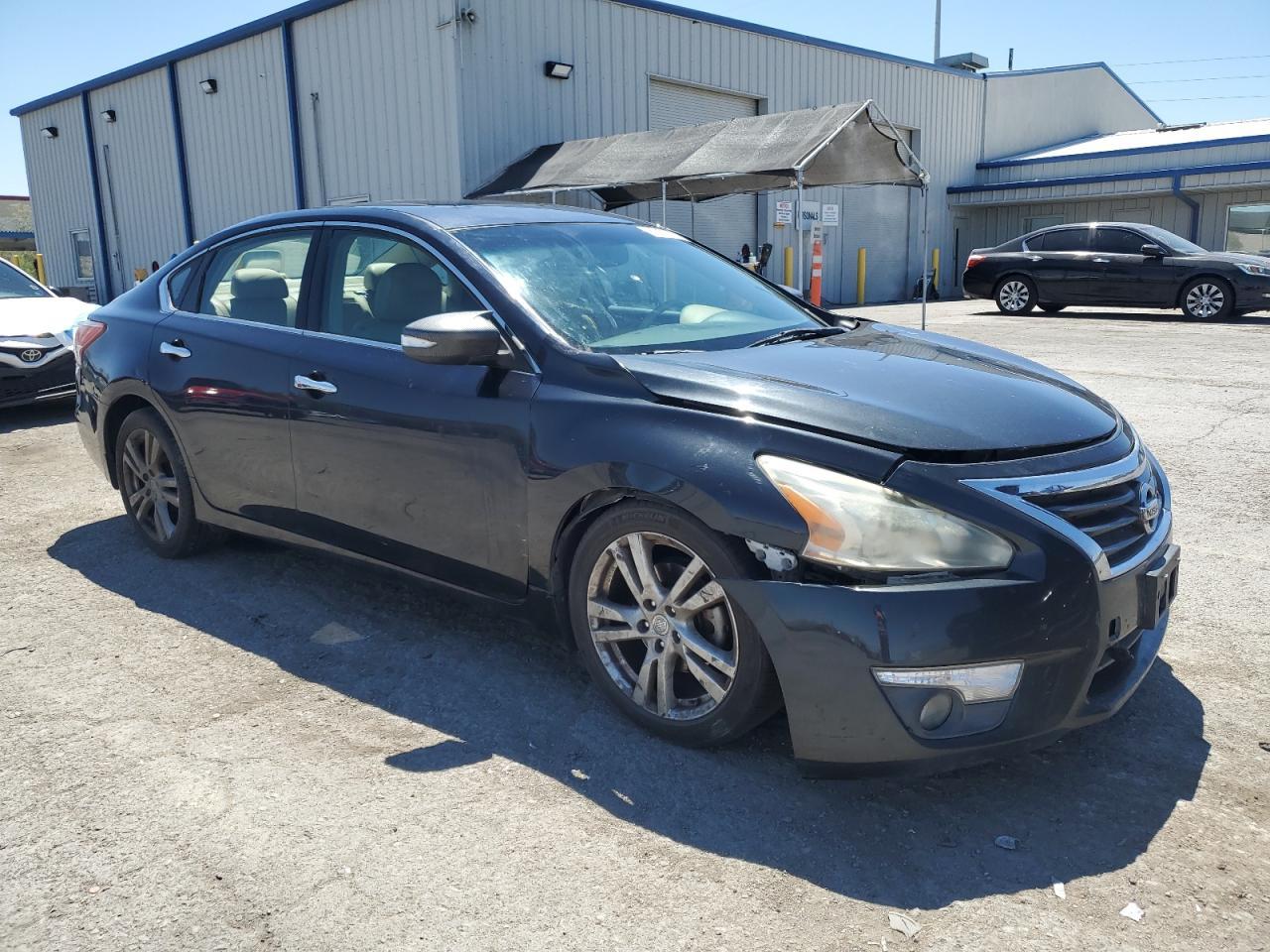 2013 Nissan Altima 3.5S - Image 4