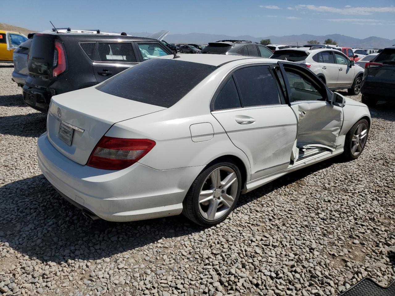2011 Mercedes-Benz C 300 - Фото 3