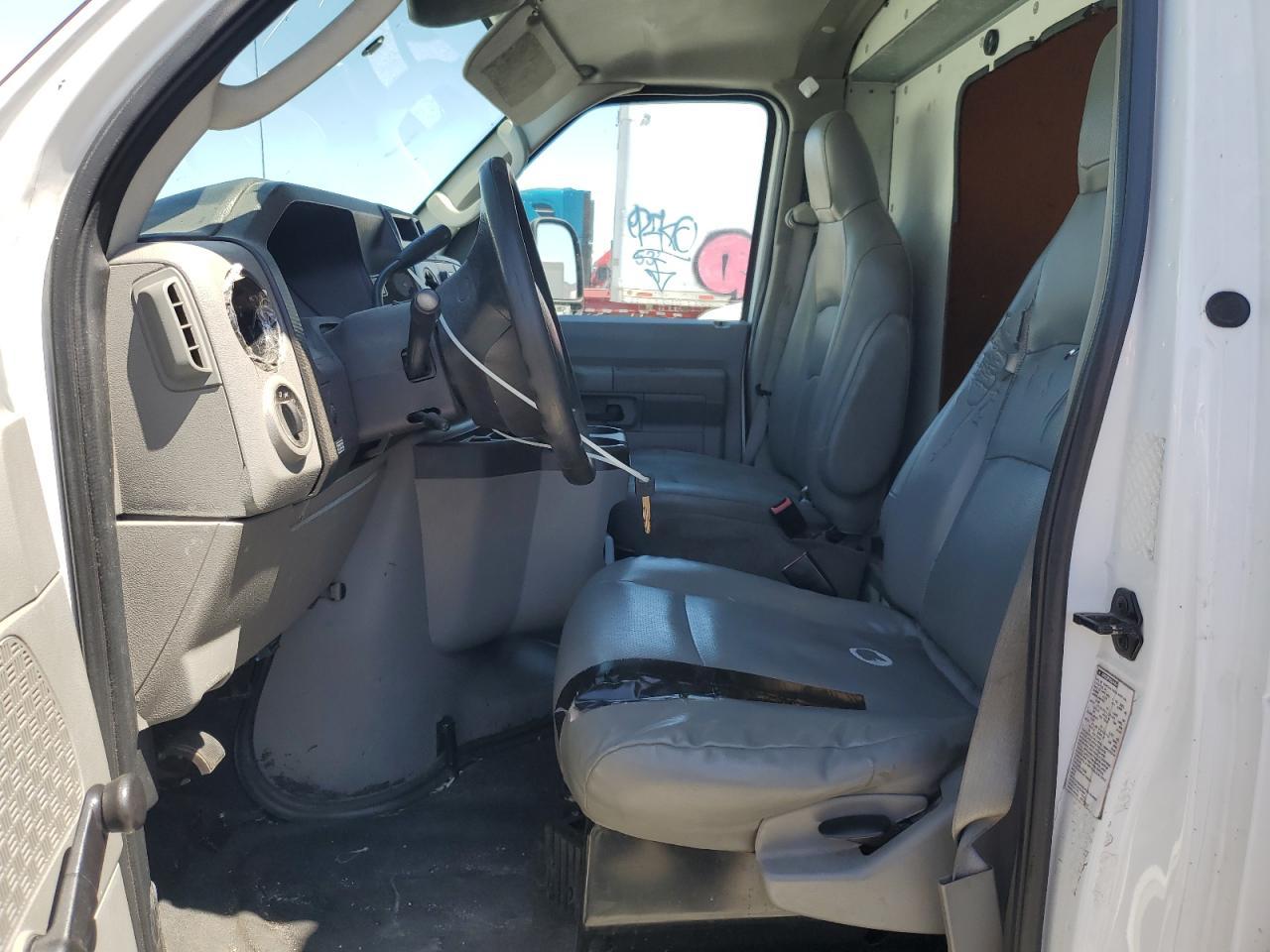 2018 Ford Econoline E350 Super Duty Cutaway Van - Фото 7