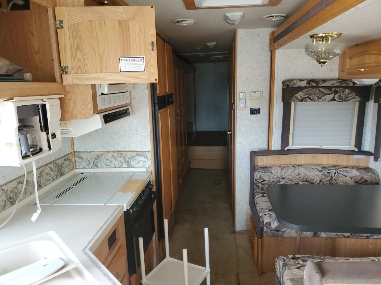 2001 Ford F550 Super Duty Stripped Chassis - Фото 6