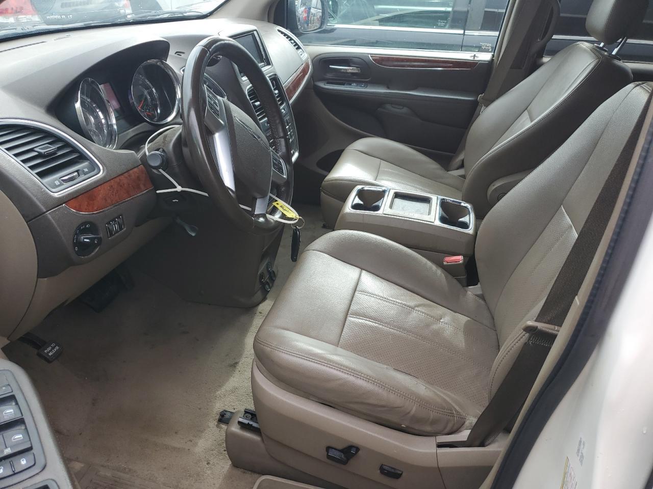 2012 Chrysler Town & Country Touring - Image 7