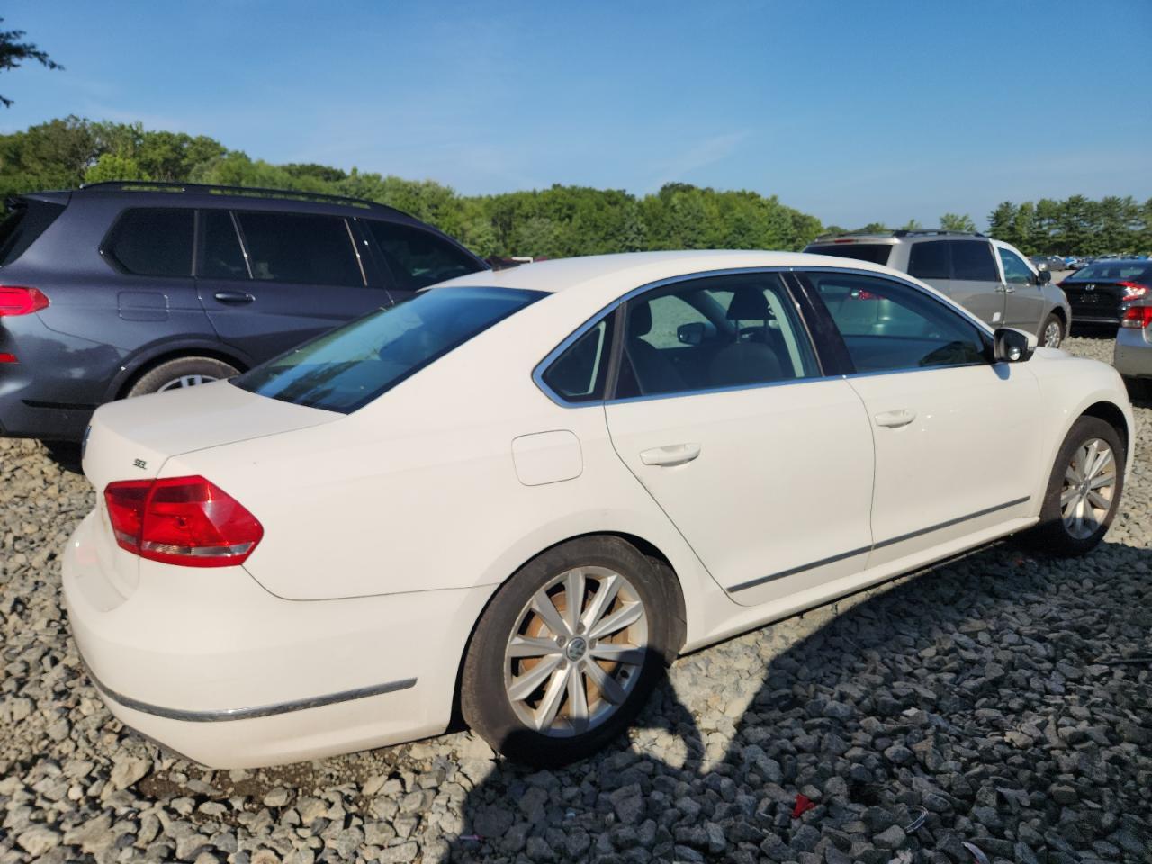 2013 Volkswagen Passat Sel - Image 3