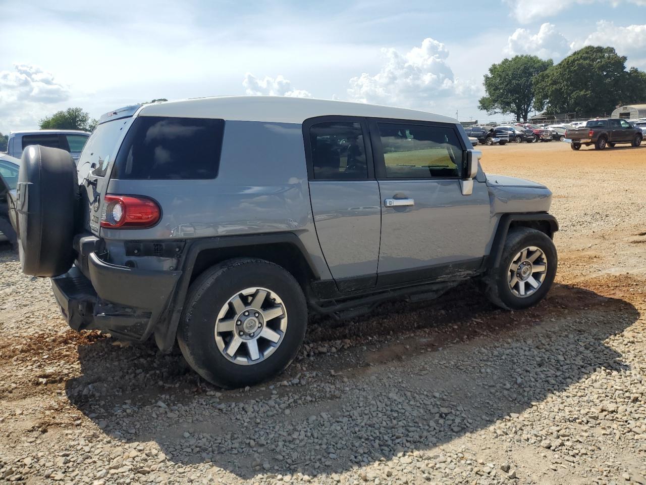 2014 Toyota Fj Cruiser - Image 3