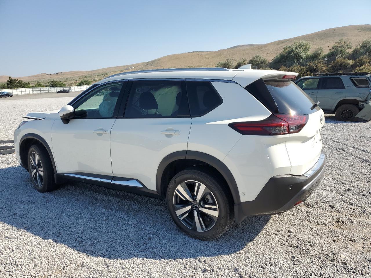 2023 Nissan Rogue Sl - Image 2