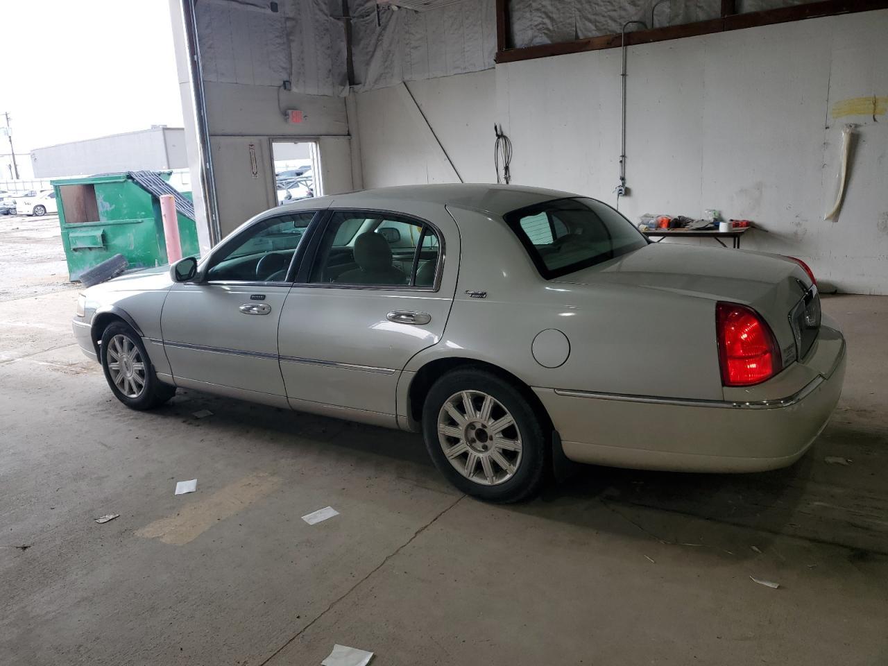 2006 Lincoln Town Car Signature Limited - Фото 2