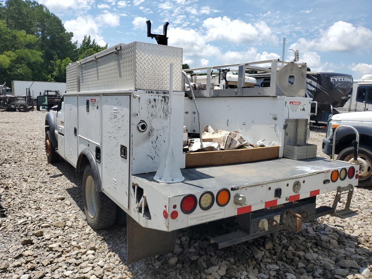 2015 Ford F450 Super Duty Bucket Truck - Image 3