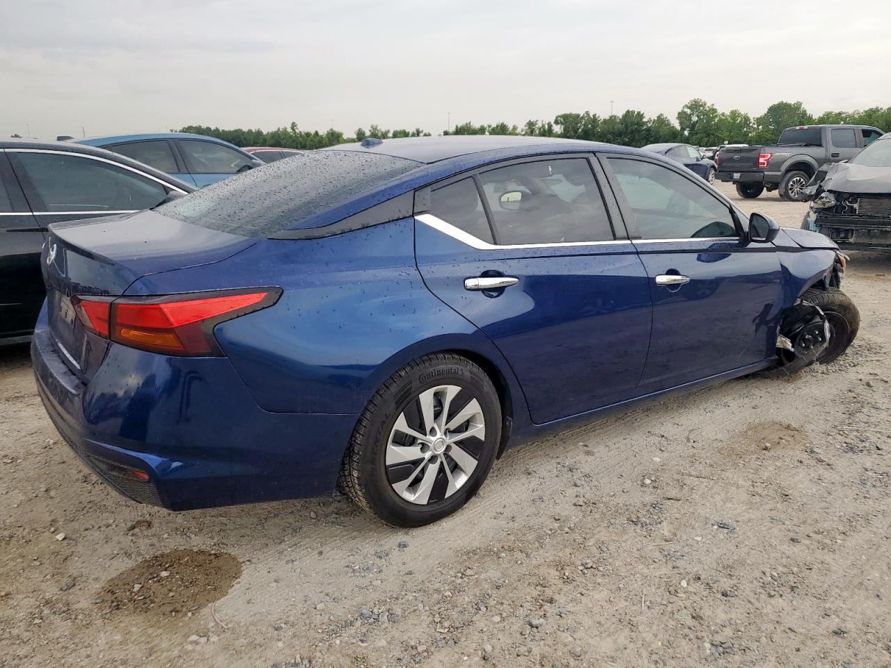 2020 Nissan Altima S - Image 3