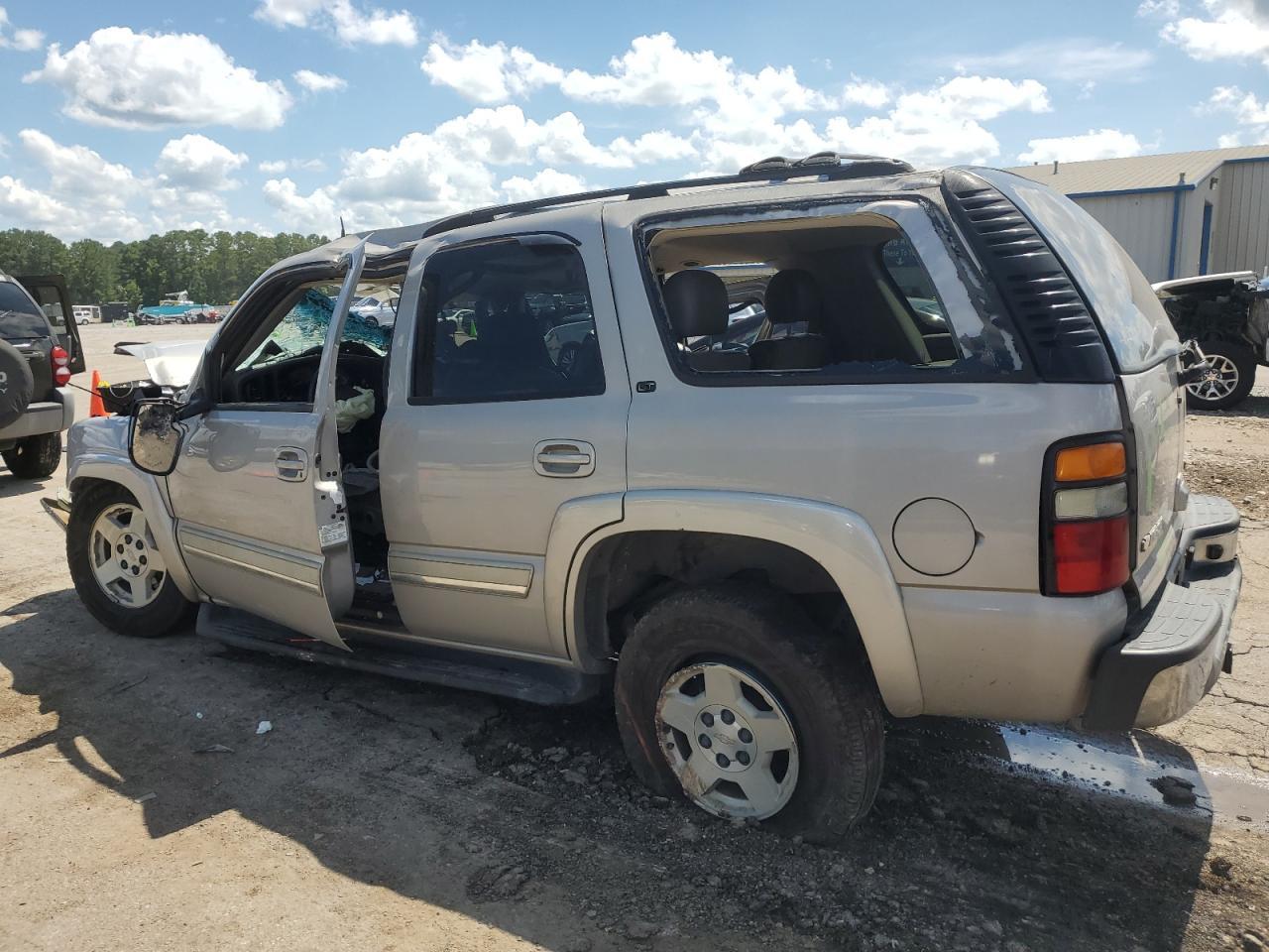2004 Chevrolet Tahoe C1500 - Image 2
