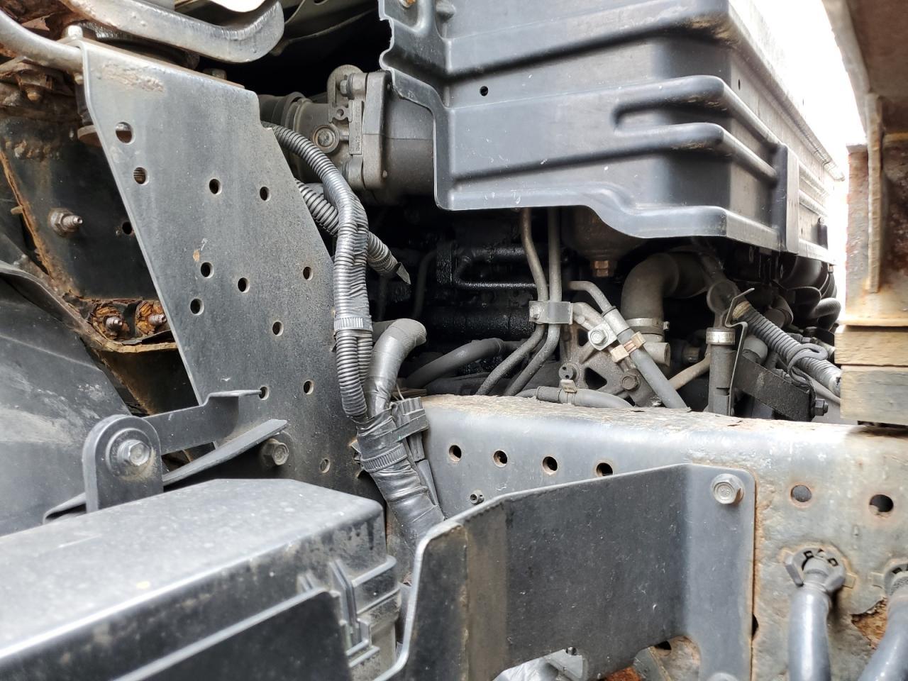 2011 Isuzu Npr - Фото 7